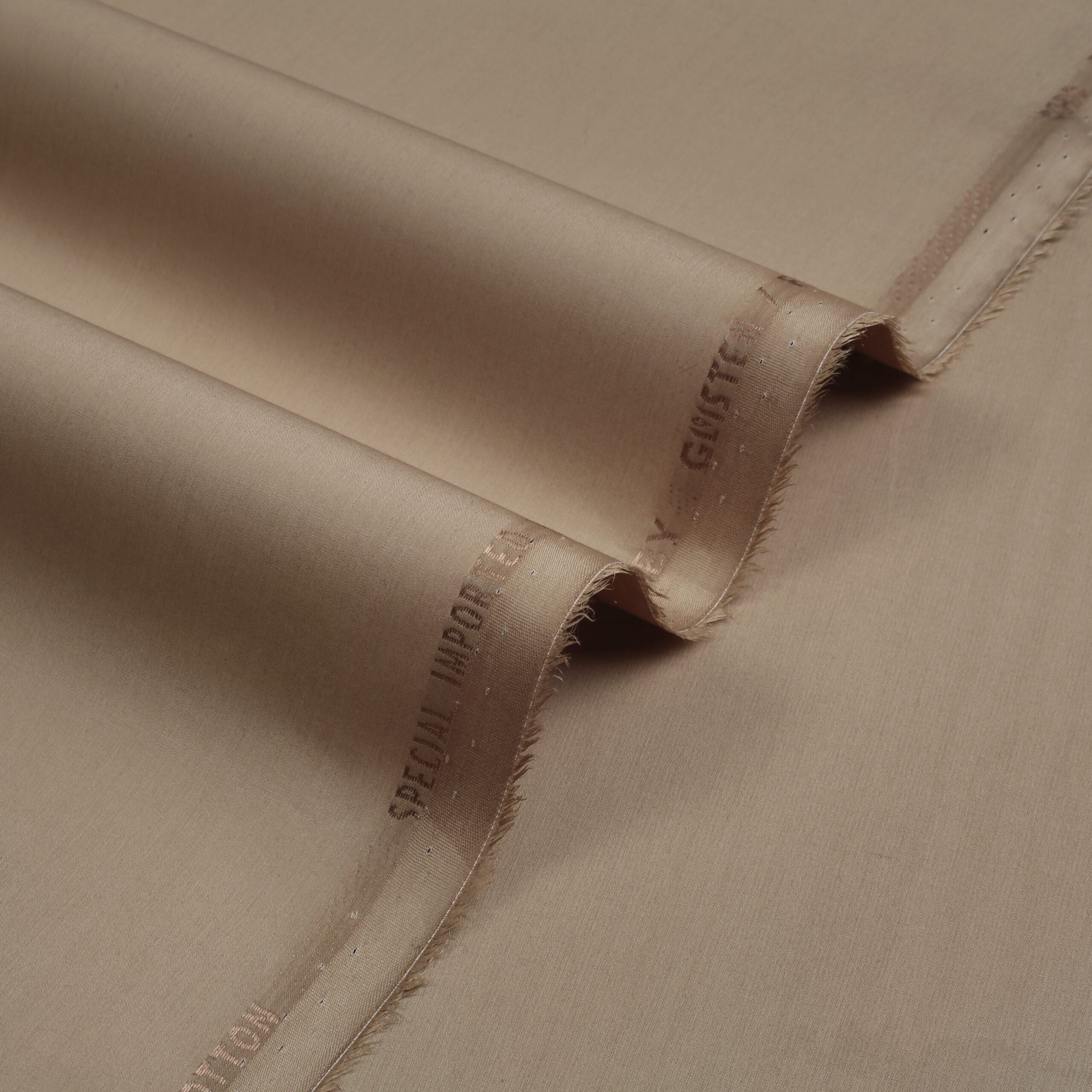 مجھے کاٹن کے کپڑے پہناؤ